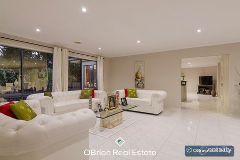 Property photo of 13 Mornington Grove Berwick VIC 3806