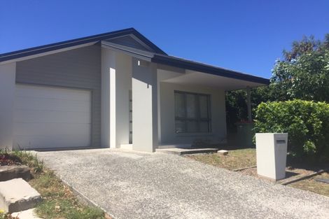 33 Leon Capra Dr, Augustine Heights, QLD 4300