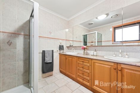 Property photo of 28 Meredith Avenue Templestowe VIC 3106
