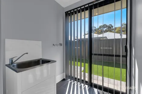 Property photo of 16 Callabonna Esplanade Lakelands WA 6180