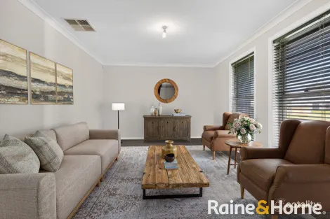 Property photo of 59 Lakeside Circuit Dubbo NSW 2830
