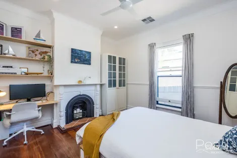 Property photo of 30 Thompson Road North Fremantle WA 6159