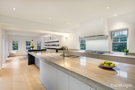 Property photo of 18 Linlithgow Road Toorak VIC 3142