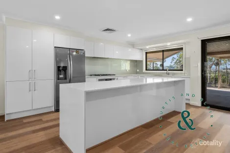 Property photo of 4 Jarvie Close Seaham NSW 2324