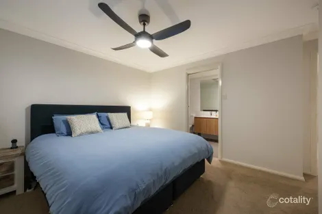 Property photo of 2/223A Mackenzie Street Centenary Heights QLD 4350