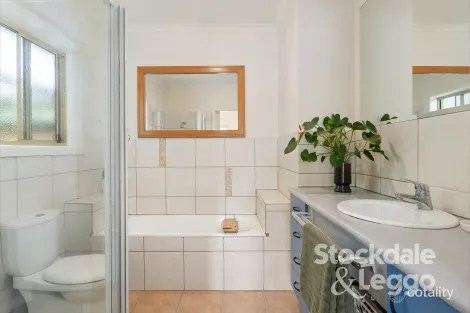 Property photo of 2 Overlea Avenue Rosebud VIC 3939