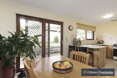 Property photo of 14 Osborn Grove Pakenham VIC 3810