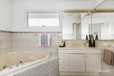 Property photo of 40 Boardman Close Box Hill South VIC 3128