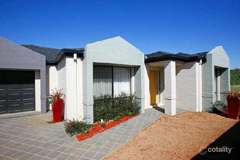 Property photo of 42 Bayside Court Jerrabomberra NSW 2619