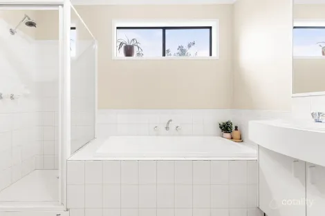 Property photo of 3 Perch Close Werribee South VIC 3030