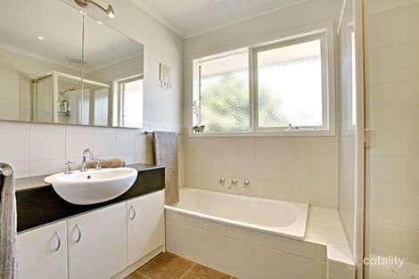 Property photo of 39 Oban Road Ringwood VIC 3134