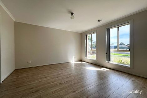 Property photo of 18 Edgewood Road Roxburgh Park VIC 3064