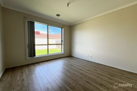 Property photo of 18 Edgewood Road Roxburgh Park VIC 3064