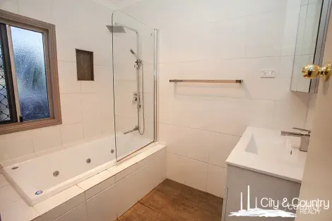 Property photo of 3 Juniper Street Parkside QLD 4825