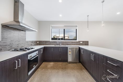 Property photo of 10 Gordes Street Fraser Rise VIC 3336