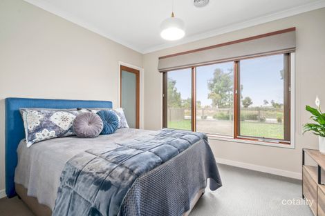 Property photo of 33 Lancefield Circuit Eynesbury VIC 3338