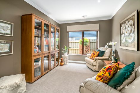 Property photo of 33 Lancefield Circuit Eynesbury VIC 3338