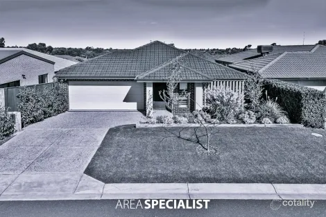 Property photo of 38 Belmont Crescent Pakenham VIC 3810