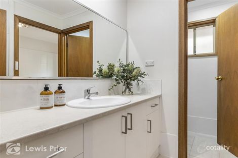 Property photo of 5 Outlook Drive Aberfoyle Park SA 5159