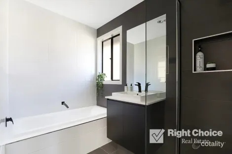 Property photo of 50 Oak Farm Road Calderwood NSW 2527