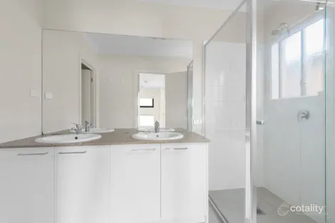 Property photo of 72 Belmont Crescent Pakenham VIC 3810