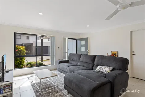 Property photo of 27/1 Emerald Place Bridgeman Downs QLD 4035