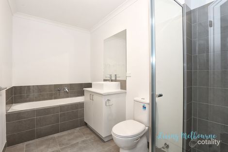 Property photo of 9 Oregan Way Roxburgh Park VIC 3064
