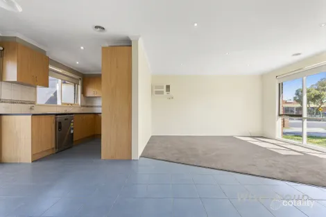 Property photo of 1/4 Cameron Way Pakenham VIC 3810
