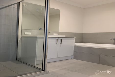 Property photo of 17 Woko Walk Wollert VIC 3750
