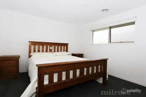 Property photo of 32 Vibrandia Way Truganina VIC 3029
