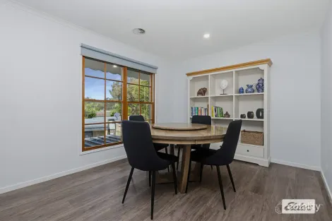 Property photo of 3 Molesworth Road Kangaroo Flat VIC 3555