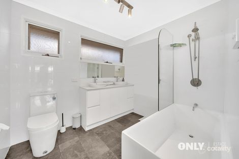 Property photo of 14 Upton Crescent Narre Warren VIC 3805