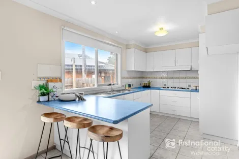 Property photo of 10 Somerset Close Werribee VIC 3030