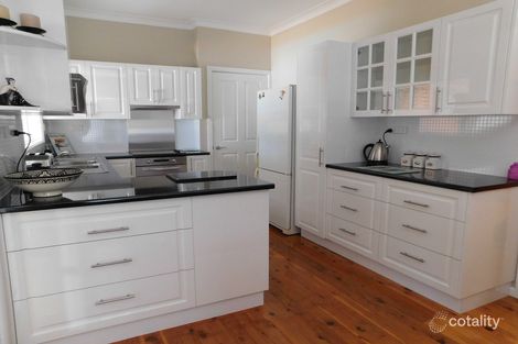 Property photo of 8 Roycox Crescent Dubbo NSW 2830