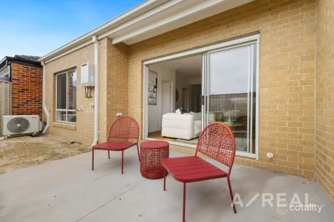 Property photo of 23 Handley Crescent Officer VIC 3809