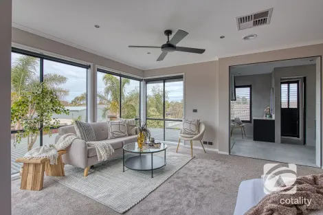 Property photo of 18 Howqua Place Pakenham VIC 3810