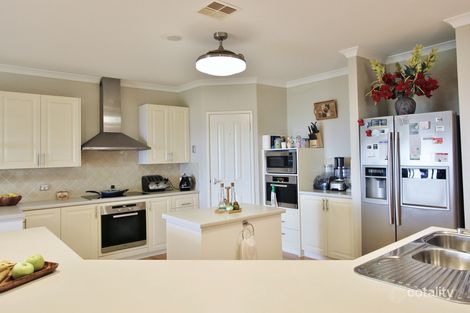 Property photo of 39 Talus Drive Mount Richon WA 6112