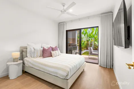 Property photo of 2/18 Poinciana Crescent Bundall QLD 4217