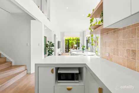 Property photo of 2/18 Poinciana Crescent Bundall QLD 4217