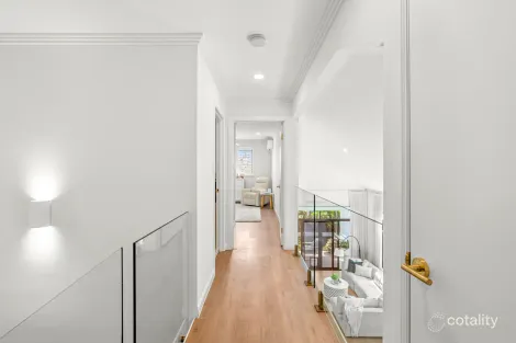 Property photo of 2/18 Poinciana Crescent Bundall QLD 4217