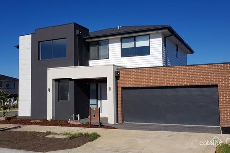 9 Hut Rd, Clyde North, VIC 3978