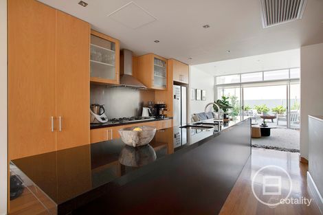 Property photo of 64 Ashworth Street Albert Park VIC 3206