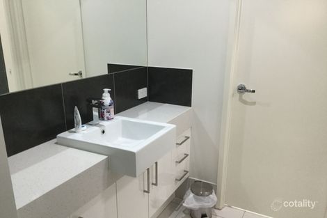 Property photo of 33 Emerald Drive Helensvale QLD 4212