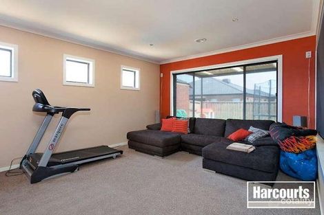 Property photo of 10 Middlesex Court Cranbourne North VIC 3977