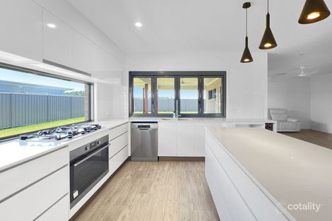 17 Blackpepper Ave, Nikenbah, QLD 4655