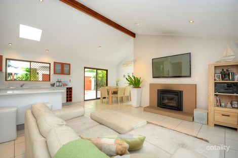 Property photo of 11 Dame Patti Avenue Mermaid Waters QLD 4218