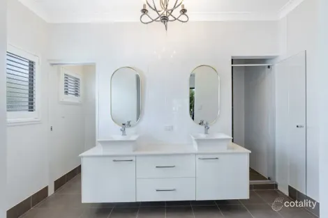 Property photo of 11 Lionheart Crescent Newport QLD 4020