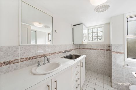 Property photo of 4/9 Macaulay Street Coorparoo QLD 4151