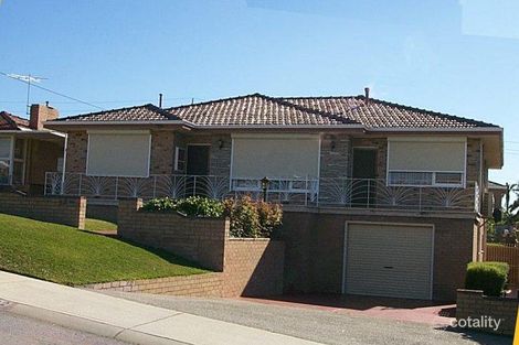 Property photo of 32 Simper Crescent White Gum Valley WA 6162