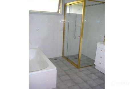 Property photo of 18 Denise Crescent Peakhurst NSW 2210
